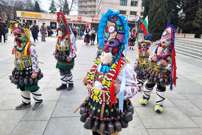 В народната култура на България традициите играят изключително важна роля