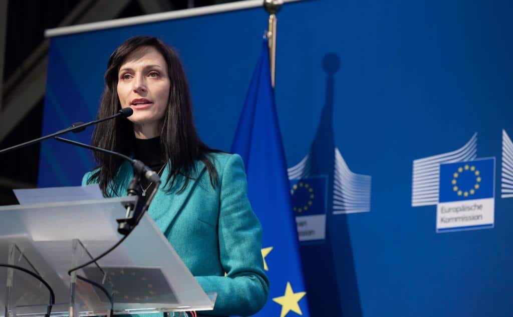 Българският еврокомисар Мария Габриел бе домакин на конференцията в Брюксел