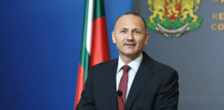 Министър Росен Петров