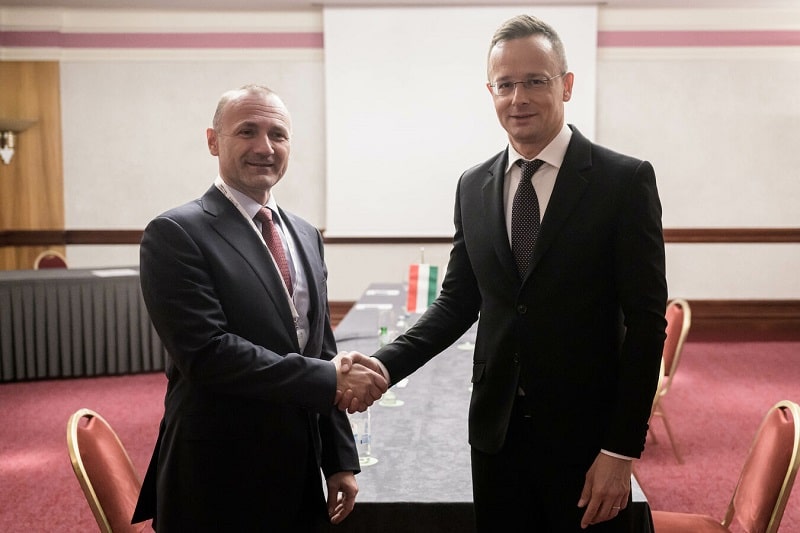 Министърът на външните работи на Унгария Петер Сиярто благодари на