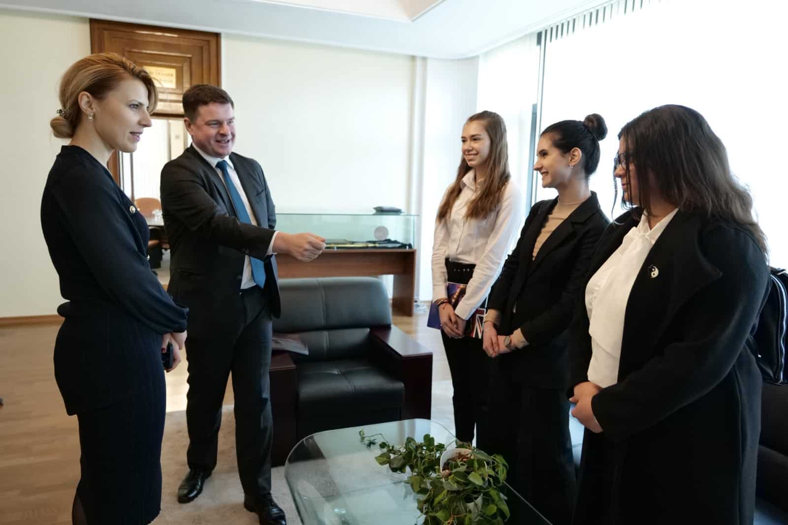 Заместник министърът на външните работи Велислава Петрова прие днес в МВнР