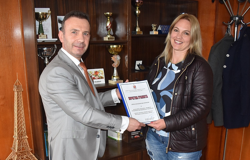 Стела Радкова която намери и върна сумата от 4650 лева