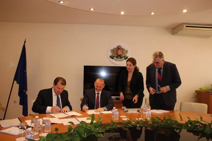 Подписване на споразумения