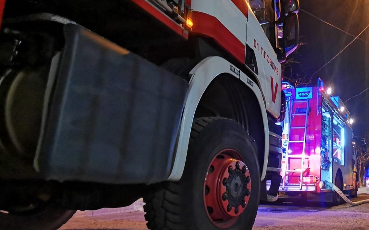 Офиси на автосервиз са горели в Русе през изминалата нощ