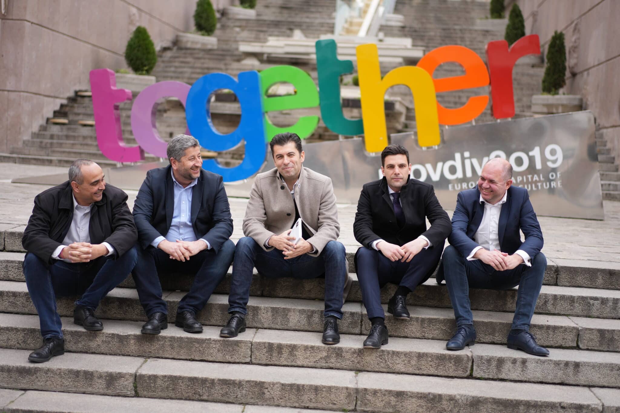 Обединени 8 партии в коалицията Продължаваме Промяната – Демократична България