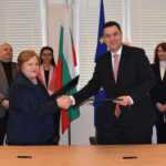 Проф. д-р Татяна Хубенова-Делисивкова и министър Никола Стоянов