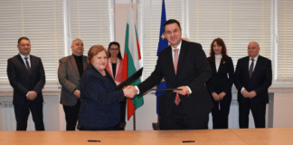 Проф. д-р Татяна Хубенова-Делисивкова и министър Никола Стоянов