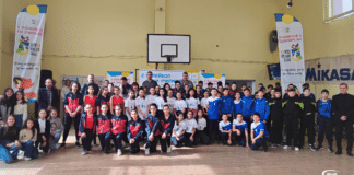 С волейбол на училище