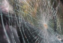 Счупено стъкло