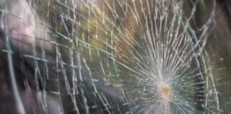 Счупено стъкло