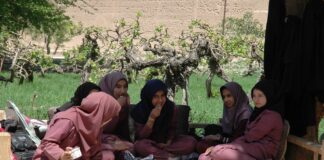 Ученички в Иран