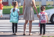 Майка и две ученички