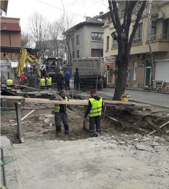 В Царево кипят усилени ремонтни дейности от улица Хан Аспарух“