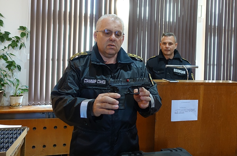 Нови оръжия получиха днес полицейските лужители на ОДМВР Шумен Те бяха