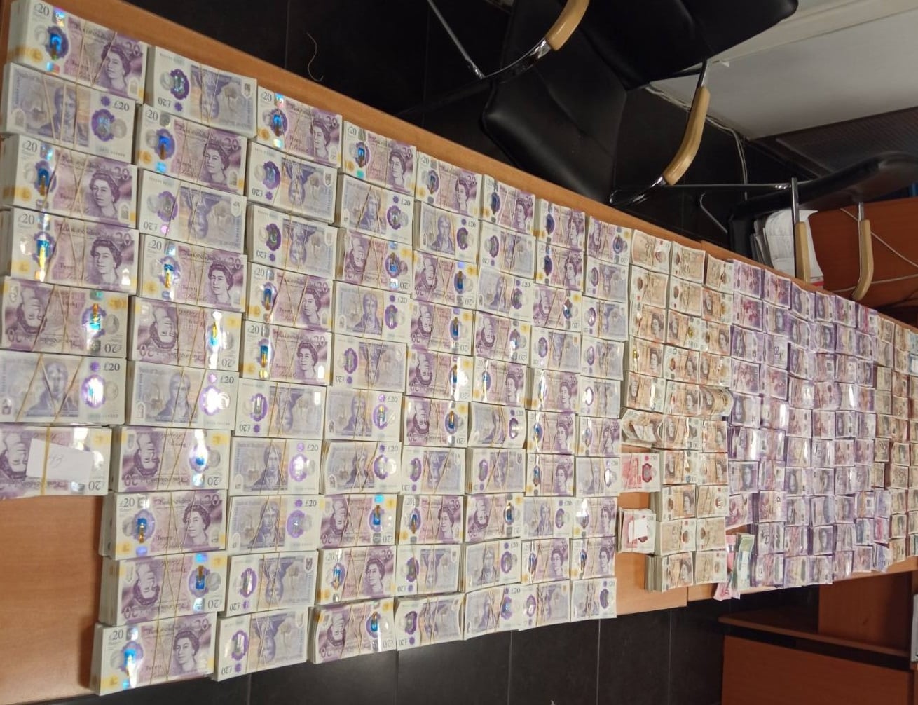 Валута Снимка Агенция Митници Митничари намериха недекларирана валута с левова равностойност