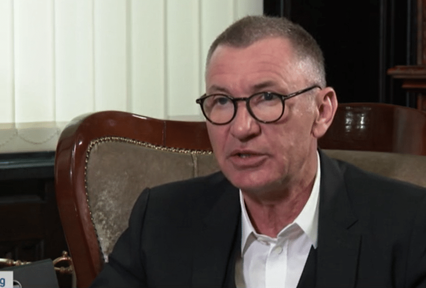 Няма как едрият бизнес да не е близък със силните