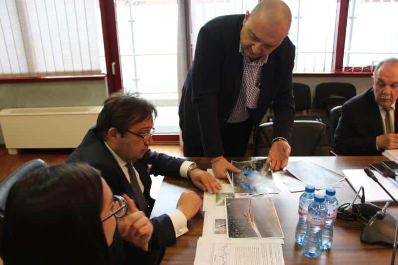 Изграденият през 2015 г довеждащ водопровод от язовир Ястребино до