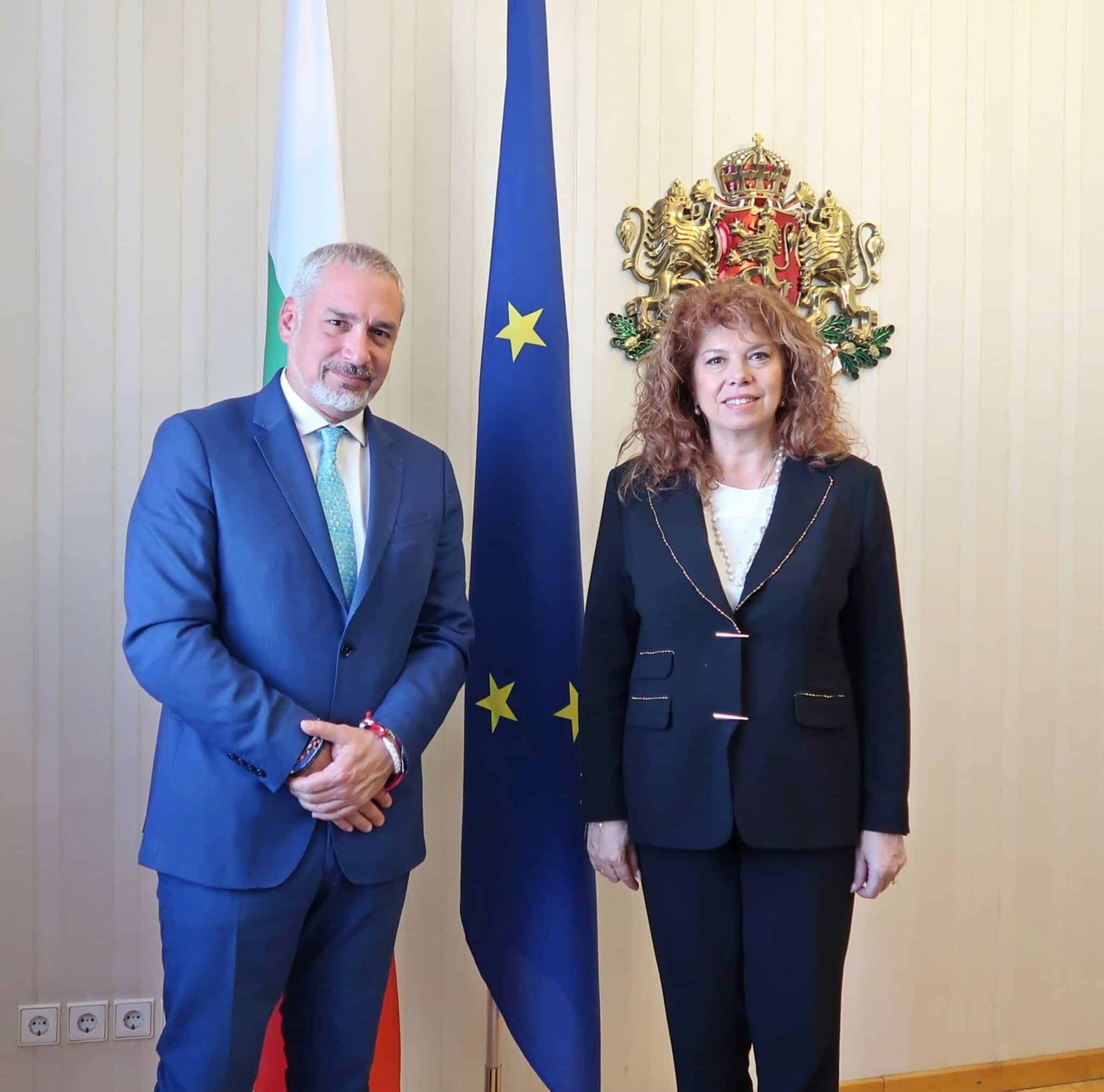 За силата на културата и образованието във време на кризи