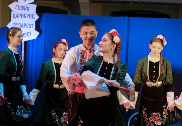 Театрална постановка "Тренът"