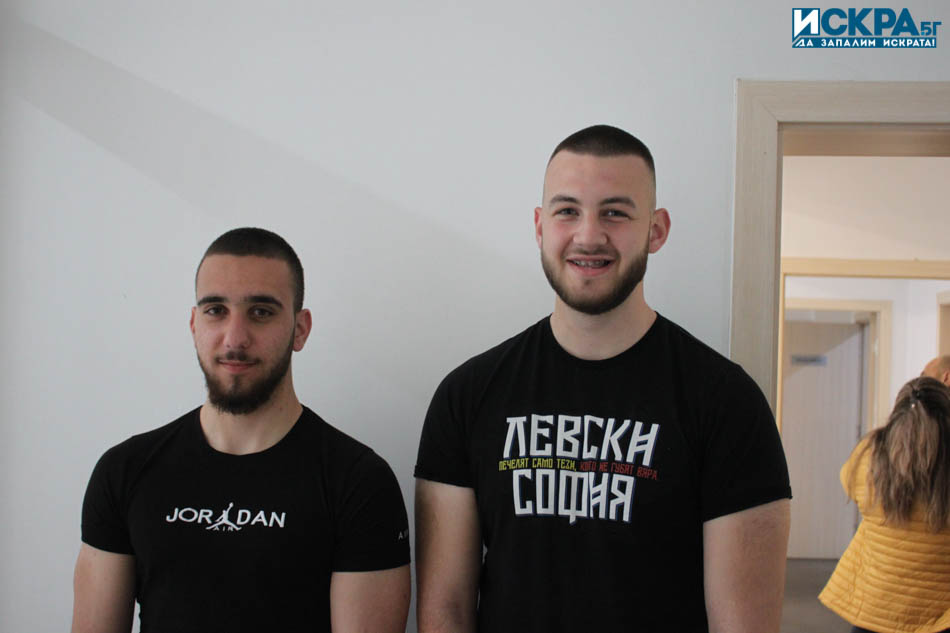 Атанас Атанасов (вдясно). 