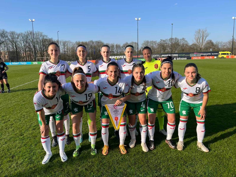 Девойките на България до 19 г по футбол оказаха съпротива