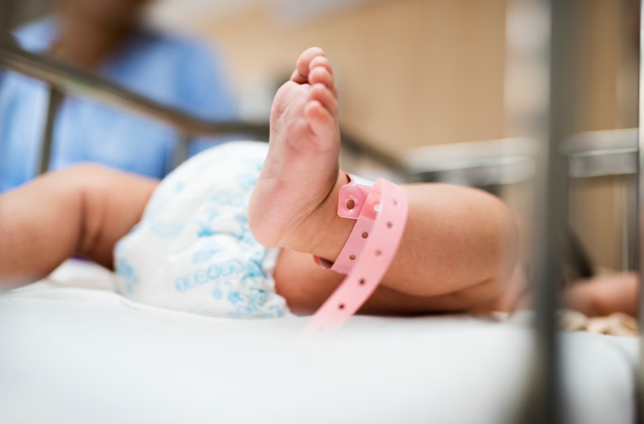 Лекарите в Пловдив успяха да спасят живота на бебе изпаднало
