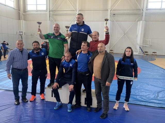 Младите борци на Черноморец – св борба Бургас спечелиха отборния трофея