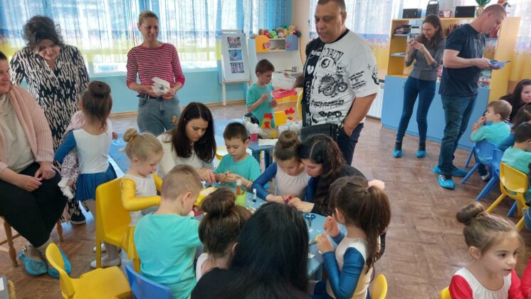 "Шарена багрилница"