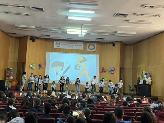 Спектакъл деца