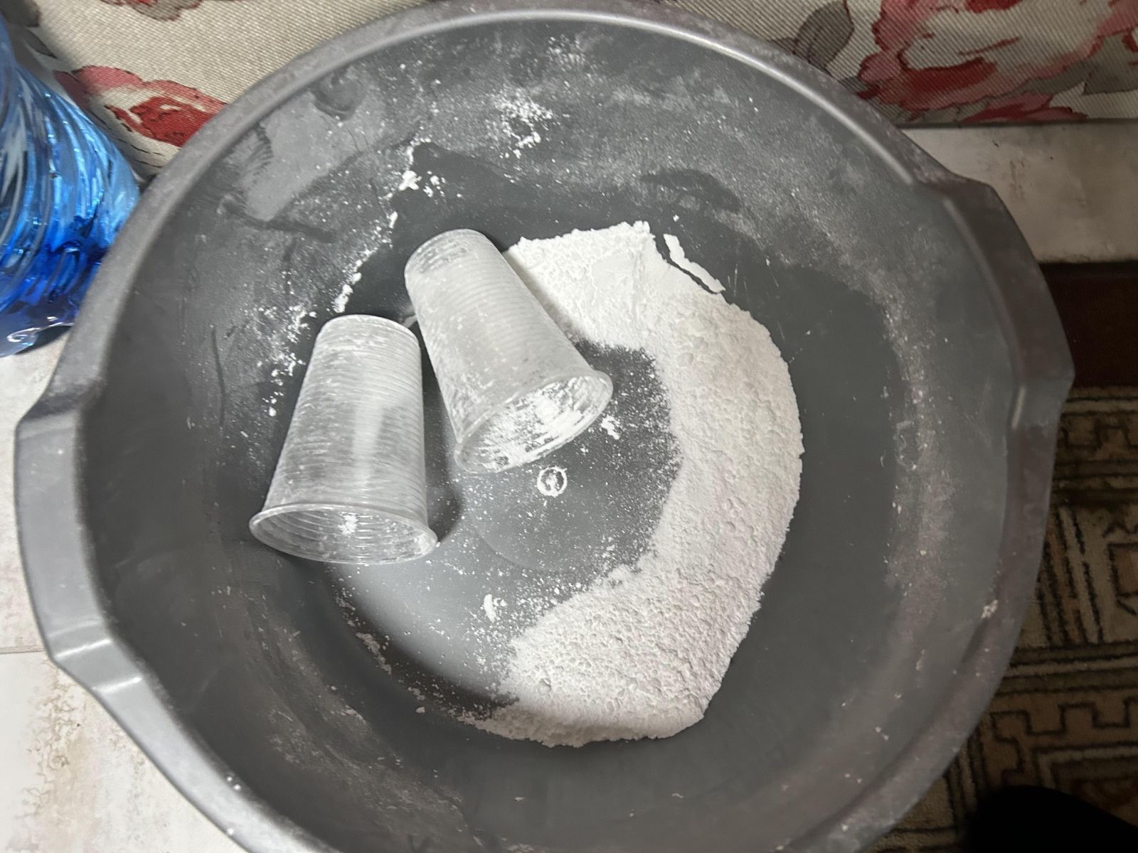 Двама мъже и една жена са били задържани заради лаборатория