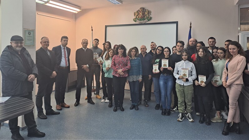 Ученици от Националната художествена гимназия Цанко Лавренов в Пловдив откриха