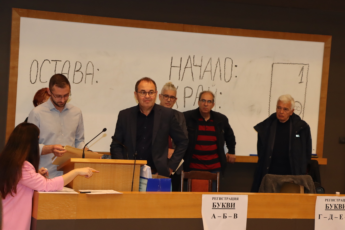 463 кандидати се явиха днес на писмения изпит за заемането