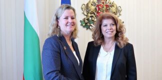 Кели Клементс и Илияна Йотова