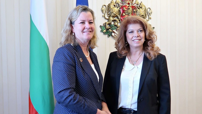 Нестихващите бежански и миграционни вълни породени от военни конфликти бедност