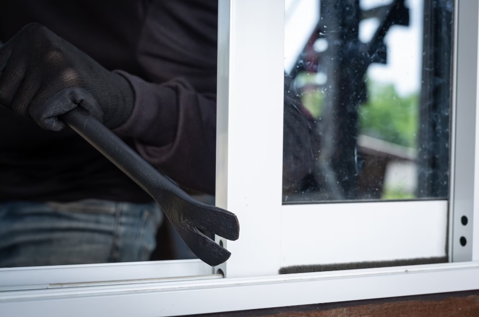 Малолетен е заловен за кражба в Димитровград съобщиха от Това