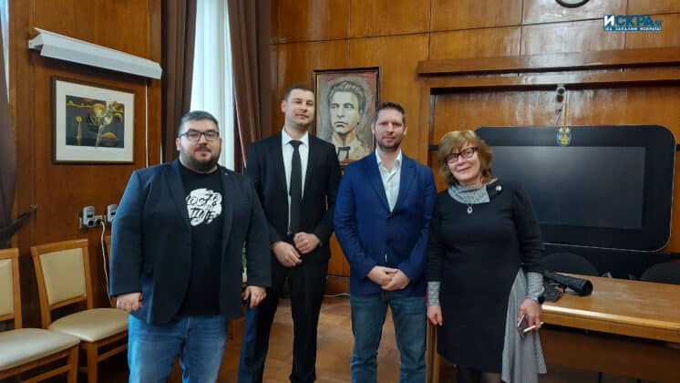 Д-р Диян Господинов, д-р Павел Минев, д-р Стамен Пишев и Йорданка Ананиева