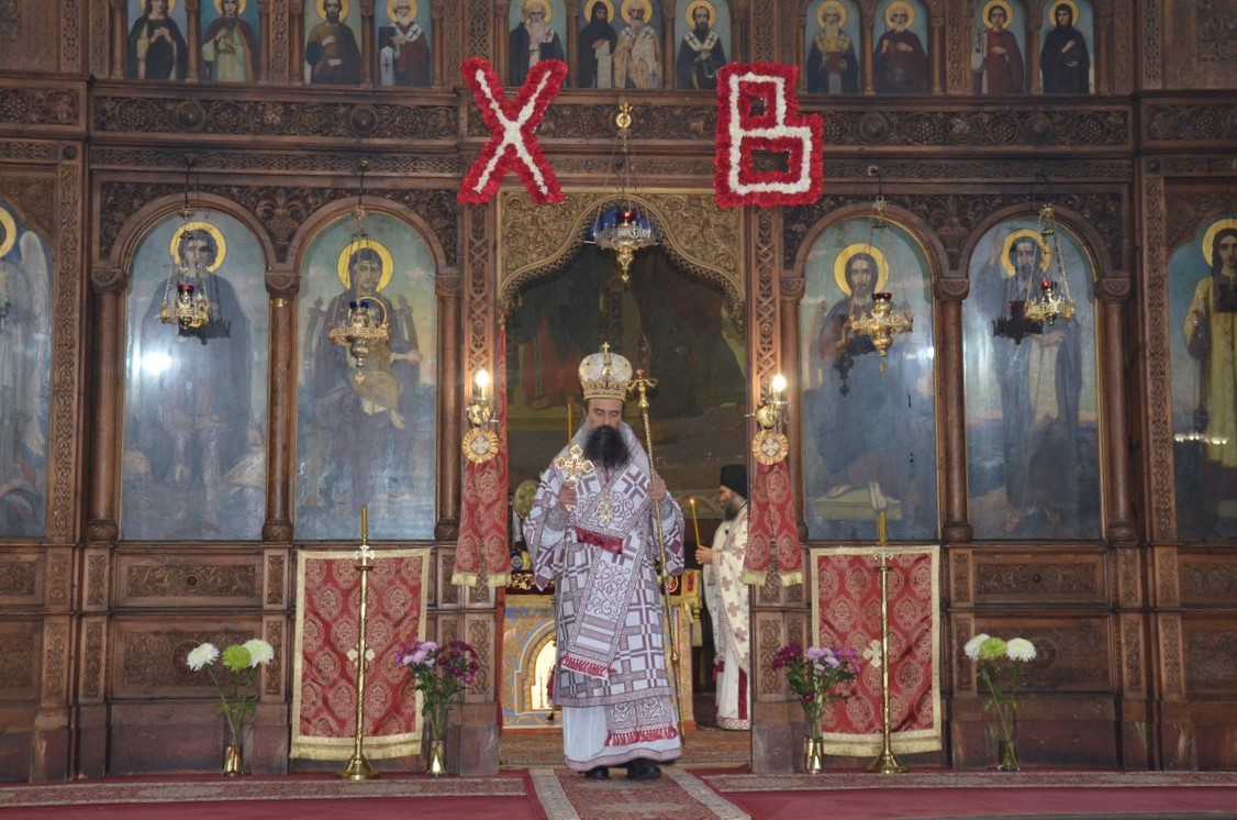 Празнична литургия за Второ Възкресение беше отслужена в катедралния храм