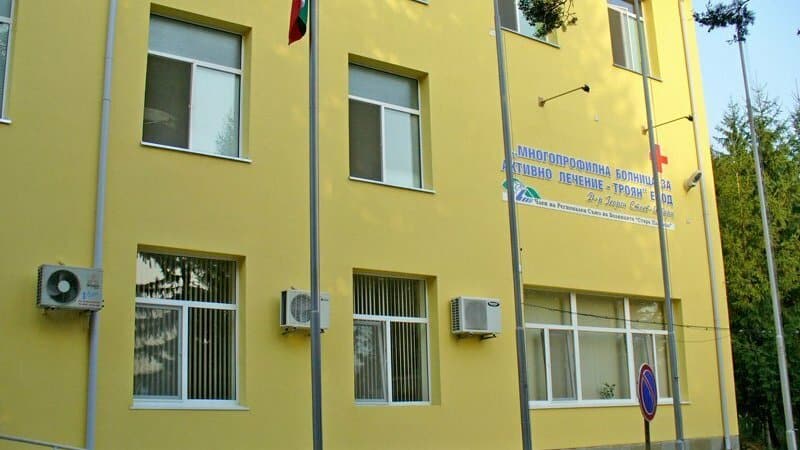 Мъж е в болница в Троян след като е бил