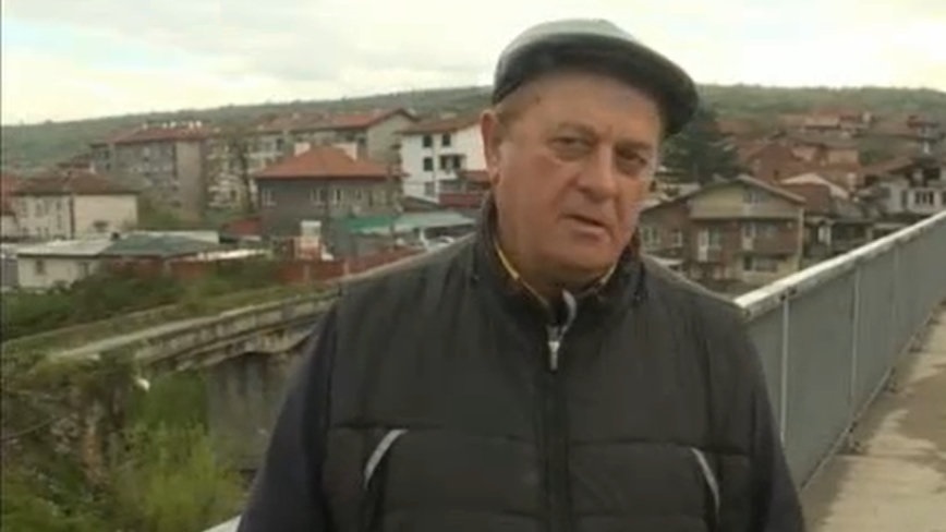 Мъж от Дупница сам и за собствена сметка ремонтира Аракчийски