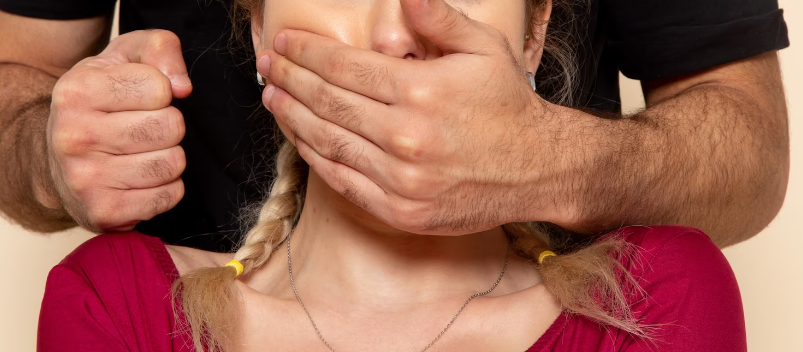 За отвличане от бензиностанция на автомагистрала Струма съобщиха днес от