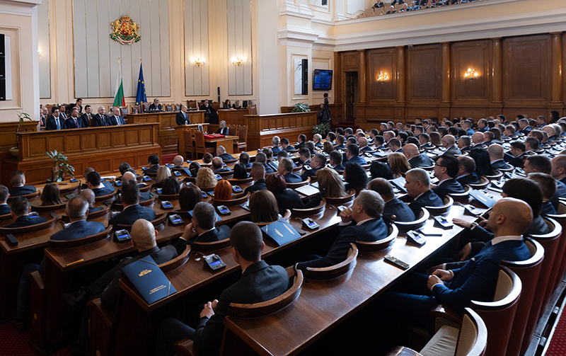 49 ото Народно събрание гласува кабинета на Продължаваме Промяната – Демократична