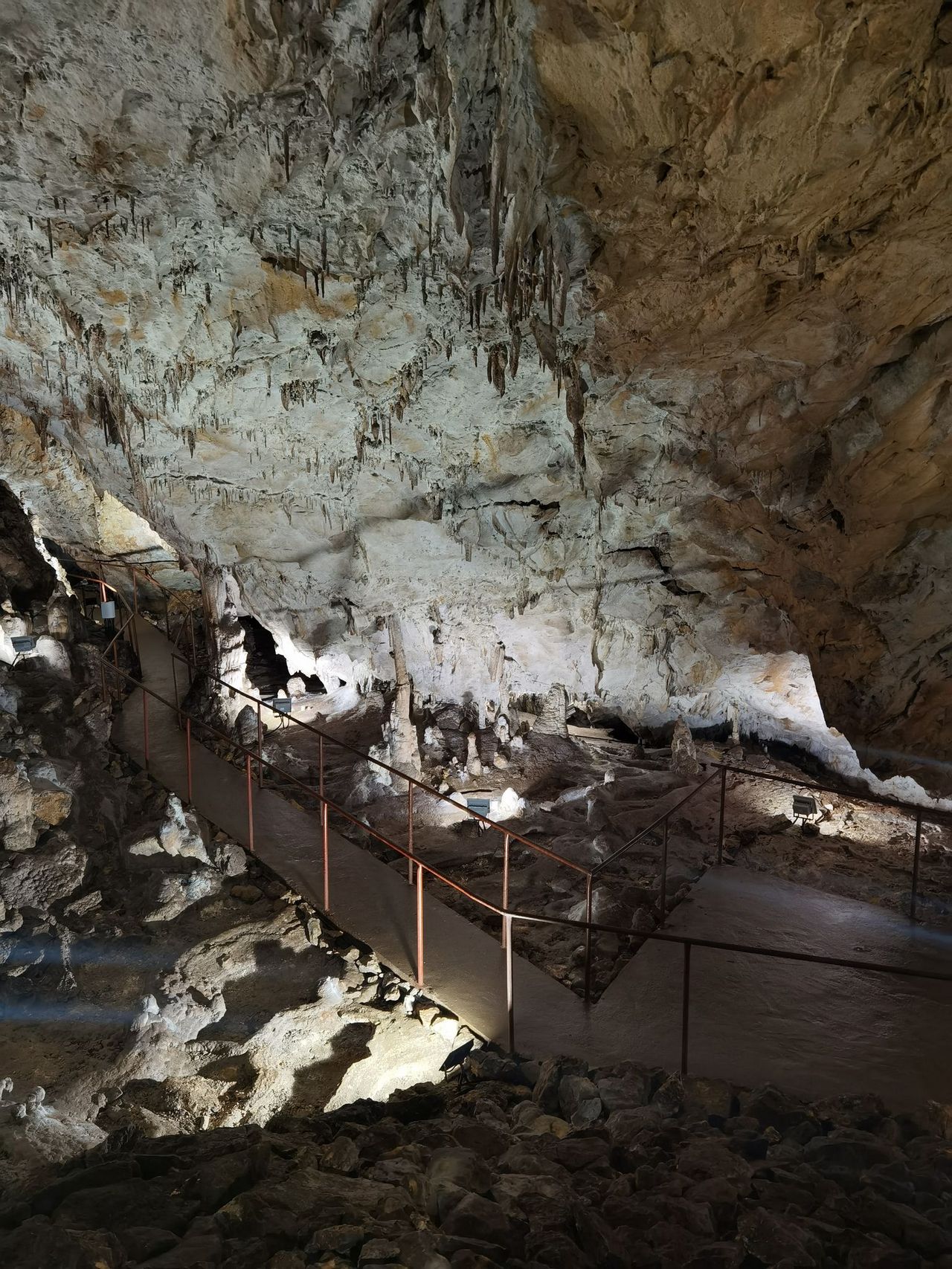 Една от най посещаваните пещери не само из района на Асеновград