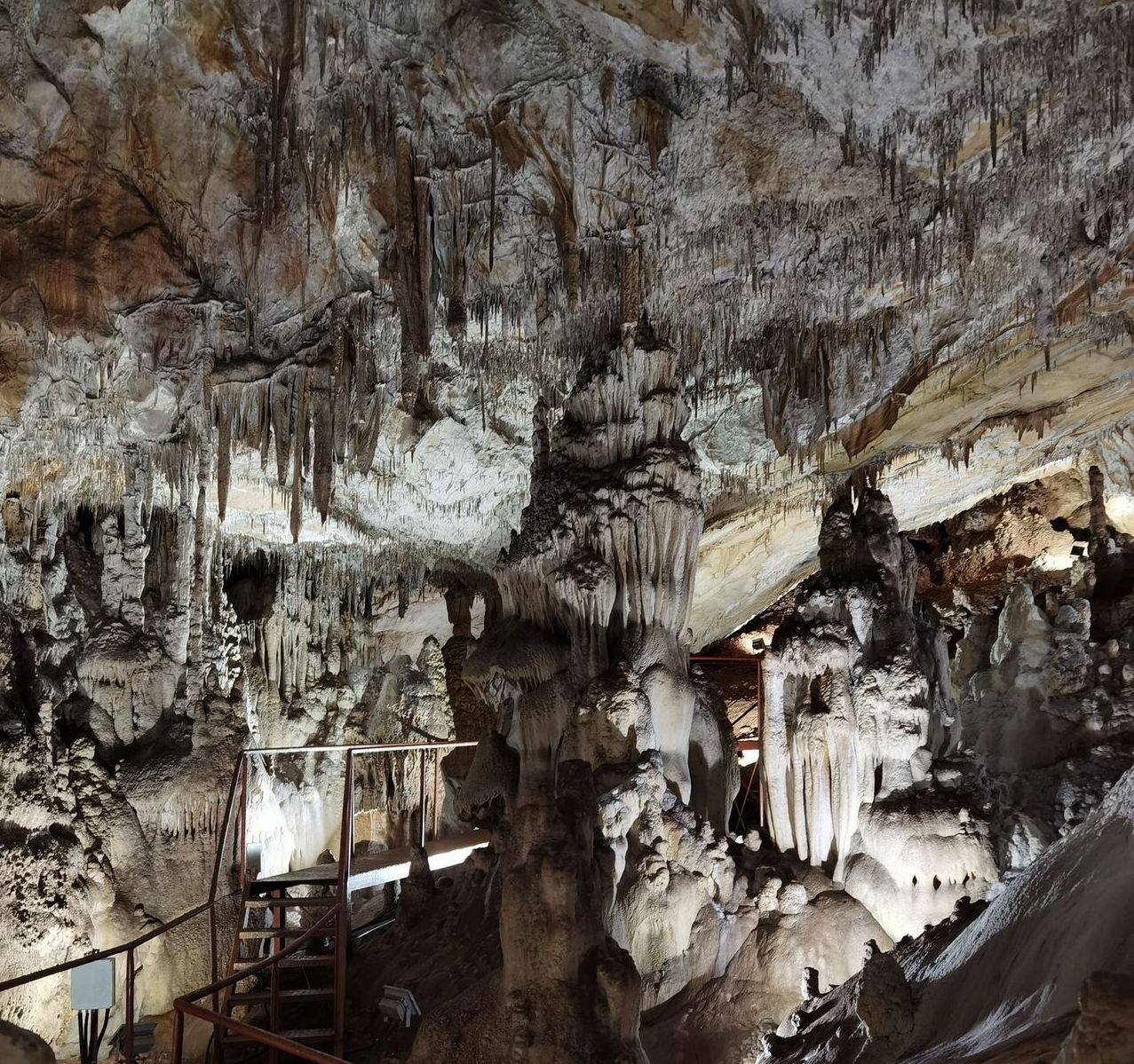 Една от най посещаваните пещери не само из района на Асеновград