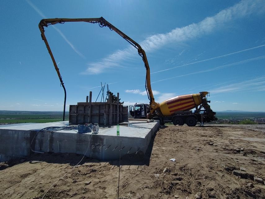 Пилонът на Боровец в Ямбол се изгражда незаконно и има