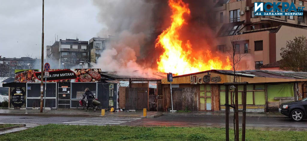 Пожар гори в сграда в бургаския ж.к. Изгрев“. Това съобщиха