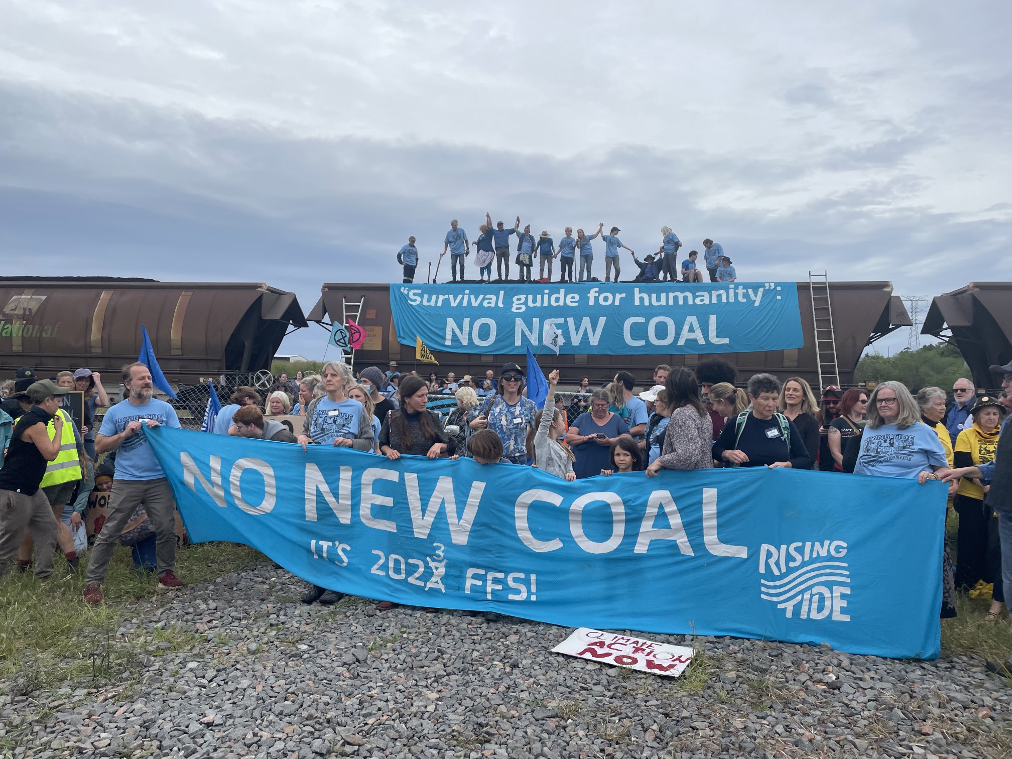 Задържани са около 50 климатични активисти в австралийския щат Нов