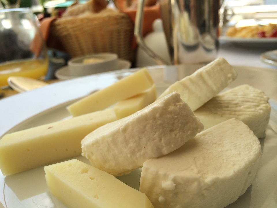 Как се прави сирене и кашкавал по традиционна рецепта показаха