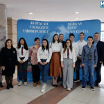 Учениците си направиха обща снимка с ръководството на БСУ