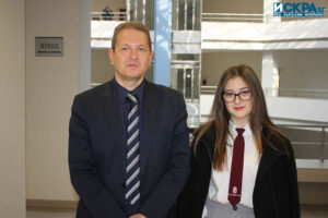 Ректорът на БСУ проф. д-р Милен Балтов и Ростислава Йорданова, която зае поста на ректор за днешния ден