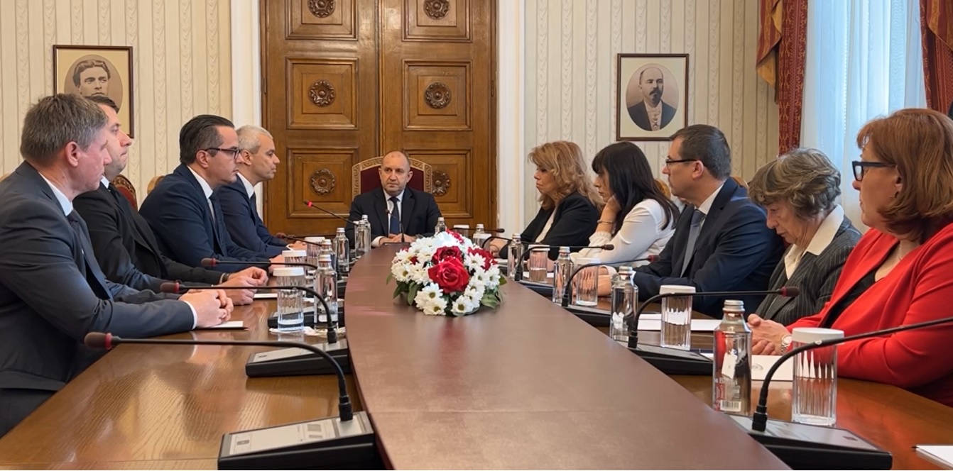 Президентът Румен Радев продължава политическите консултации за съставяне на правителство